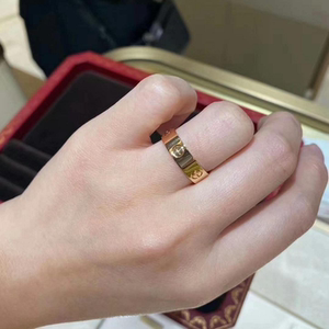 cartier/卡地亚 经典款love单钻戒指 18k金 宽窄版情侣对戒婚戒女