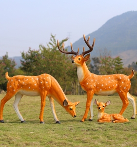 仿真梅花鹿雕塑小鹿摆件树脂玻璃钢动物花园庭院子景观装饰幼儿园