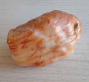 金丝玉手把件新疆玉天然石头手盘玩石文玩红色原石雕刻地表籽料