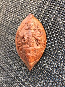 核雕大师冯伟雕橄榄核单核观音人物