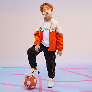 六岁男童蓝色外套