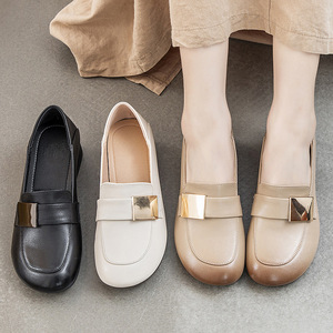 春秋复古真皮奶奶中老年时尚英伦妈妈中跟跳舞休闲粗跟四季单鞋女