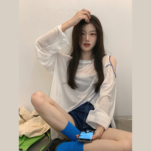 长袖t恤女ins潮2021新款春季秋网红设计感宽松露肩薄款防晒上衣服