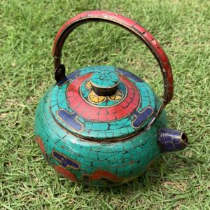 尼泊尔工艺纯铜镶嵌宝石酥油壶茶壶老黄铜彩绘铜茶壶藏式收藏摆件