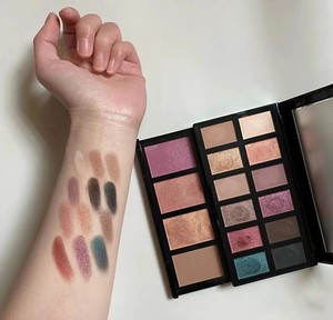 兰蔻16色限量综合彩妆盘眼影腮红修容高光一盘多用