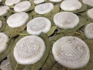 阳江特色小吃咸叶贴,也有甜叶贴,30元10个,跟根据个人口味定制