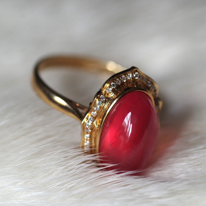 美到发光 阿根廷冰种红纹石戒指18k金镶嵌 收藏等级莹光到顶糖豆