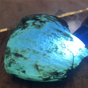 翡翠原石玉石毛料莫湾基冰种高种玻璃种满色帝王绿莫西沙手镯a料