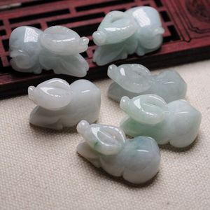 天然翡翠生肖牛立体小牛吊坠a货 缅甸玉石属相牛挂件玉坠diy配件