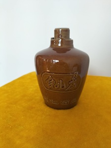 【酒瓶收藏】早期酱釉瓷台儿庄半斤装酒瓶(完美品相)