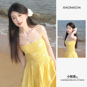 海边度假沙滩裙黄色吊带连衣裙女夏季小个子甜美风多巴胺收腰长裙