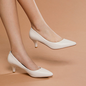 白色高跟鞋女细跟2022夏季新款软皮尖头真皮鞋小跟中跟裸色单鞋