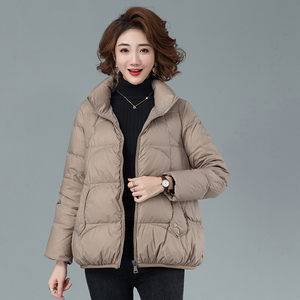 短款羽绒服女小个子中年妈妈保暖白鸭绒短装小款时尚无帽轻便外套