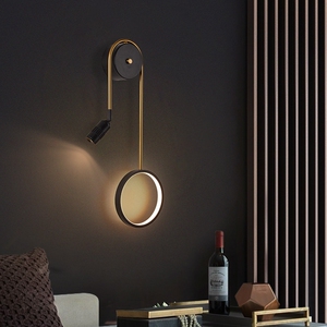 挂在墙上的灯房间