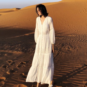 欧洲站春夏海边度假沙滩裙V领排扣显瘦白色镂空连衣裙沙漠长裙仙