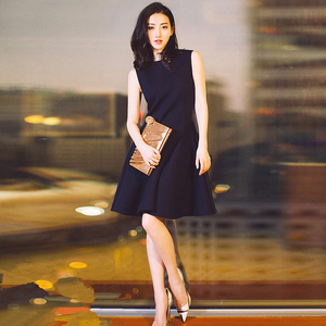 促销小黑裙真丝绸缎内衬明星景甜同款圆领收腰显瘦大摆型连衣裙女