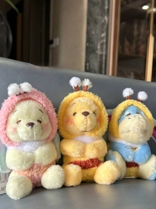日本购可爱蜜蜂维尼熊挂件变装毛绒跳跳虎屹耳小驴公仔书包包玩偶