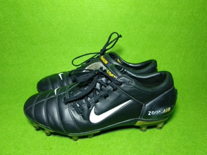 二手正品 nike t90意大利产足球鞋 42码
