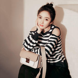 杨幂明星同款衣服露肩毛衣女黑白条纹漏肩秋冬2018小露香肩针织衫