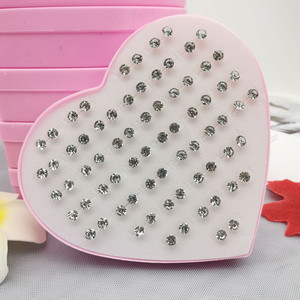 2022新款简约小耳骨钉超闪水钻耳钉女防过敏塑料针盒装胶耳环情侣