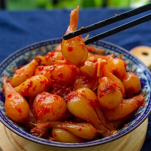 云南特产食品新平农村美味纯手工优质腌菜即食香辣腌藠头