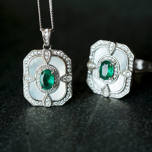 fong fong天然浓绿小颗粒祖母绿古董款925银贝母轻奢