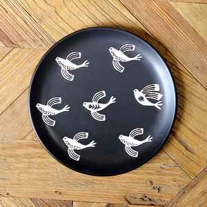 m1988北欧风黑色哑光陶瓷浮雕小鸟雕刻8寸盘创意手作家用圆形盘子