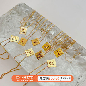 yuan版定制复古小金牌方块26个字母项链小众高级感ins锁骨毛衣链