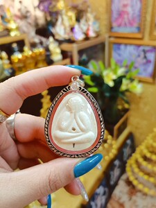 泰国佛牌 龙婆坤 佛历2536 俺面必打 项链吊坠