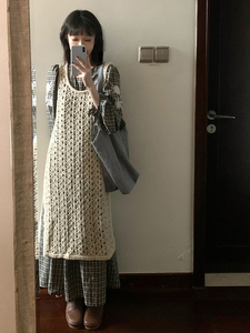 日系复古时尚套装女绣花格纹连衣裙圆领叠穿镂空针织背心裙两件套