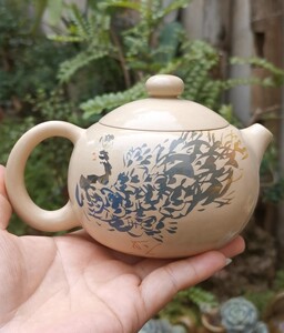 特价建水紫陶白泥壶苏佛涛白泥孔雀图西施壶240ml高亮光一壶一证