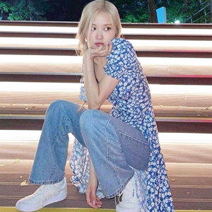 朴彩英rose同款蓝色碎花方领泡泡袖连衣裙清新夏季开叉长裙子套装