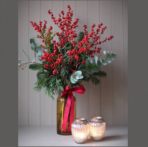 西岱岛进口鲜花速递荷兰北美冬青红果喜庆节日新年鲜花花束桌花