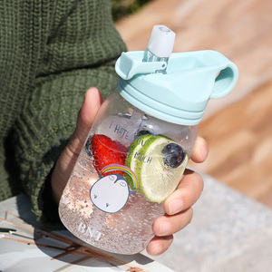 杯子女自带吸管