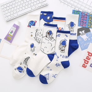 袜子女中筒袜子学院风情侣运动袜长袜街头吸湿纯棉白色女袜太空人