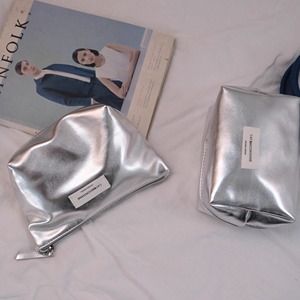 洋气小众高级感银色化妆包收纳包大容量便携洗漱包整理袋内胆小包