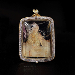 泰国佛牌真品 阿赞莫 俊朗白衣吊坠 芸素黄衣 翩翩少年 镶钻外壳