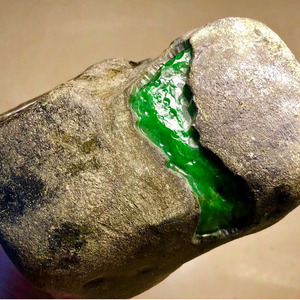 瑜瑾天然缅甸翡翠原石玉石毛料 莫湾基 帝王绿高色 满色 色带v835