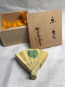 【蒹葭堂香具】一件京烧黄交趾扇型香盒 日本回流香道雅物