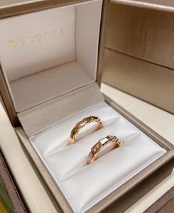 bvlgari/宝格丽18k玫瑰金蛇骨素圈情侣男士白贝母对戒镶钻戒指女