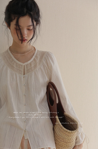 sees turtledove2021/fw 竖条褶皱 初秋轻薄蕾丝圆领衬衫 小衫