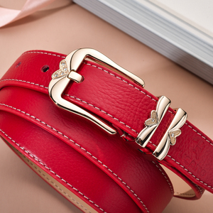 女士皮带啄木鸟