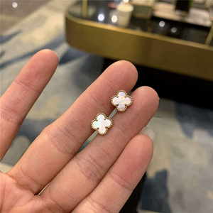 vca/梵克雅宝 幸运四叶草耳钉 18k玫瑰金红玉髓白贝母小号耳环 女