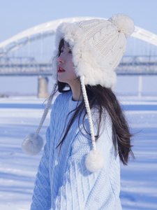 日本代购GP白色兔毛冬季雪地毛线帽可爱毛球护耳保暖针织帽子毛绒