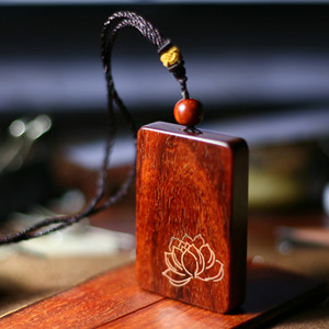 一朵莲·小叶紫檀嵌银无事牌手把件