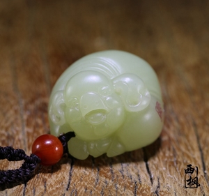 和田玉小猪吊坠