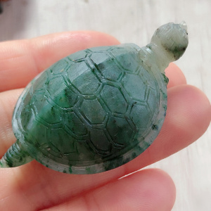 乌龟玉石吊坠翡翠