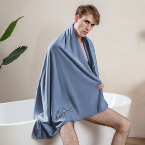 浴巾照片男洗澡时图片