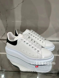 小c香港奢侈品代购 Alexander Mcqueen 男款系带百搭黑尾小白鞋