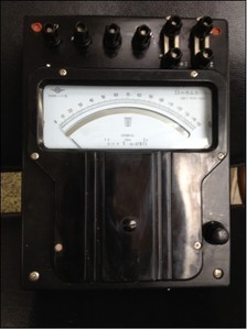 D26-W单相瓦特表功率表10-20A/150-300-600V 0.5级指针式标准电表